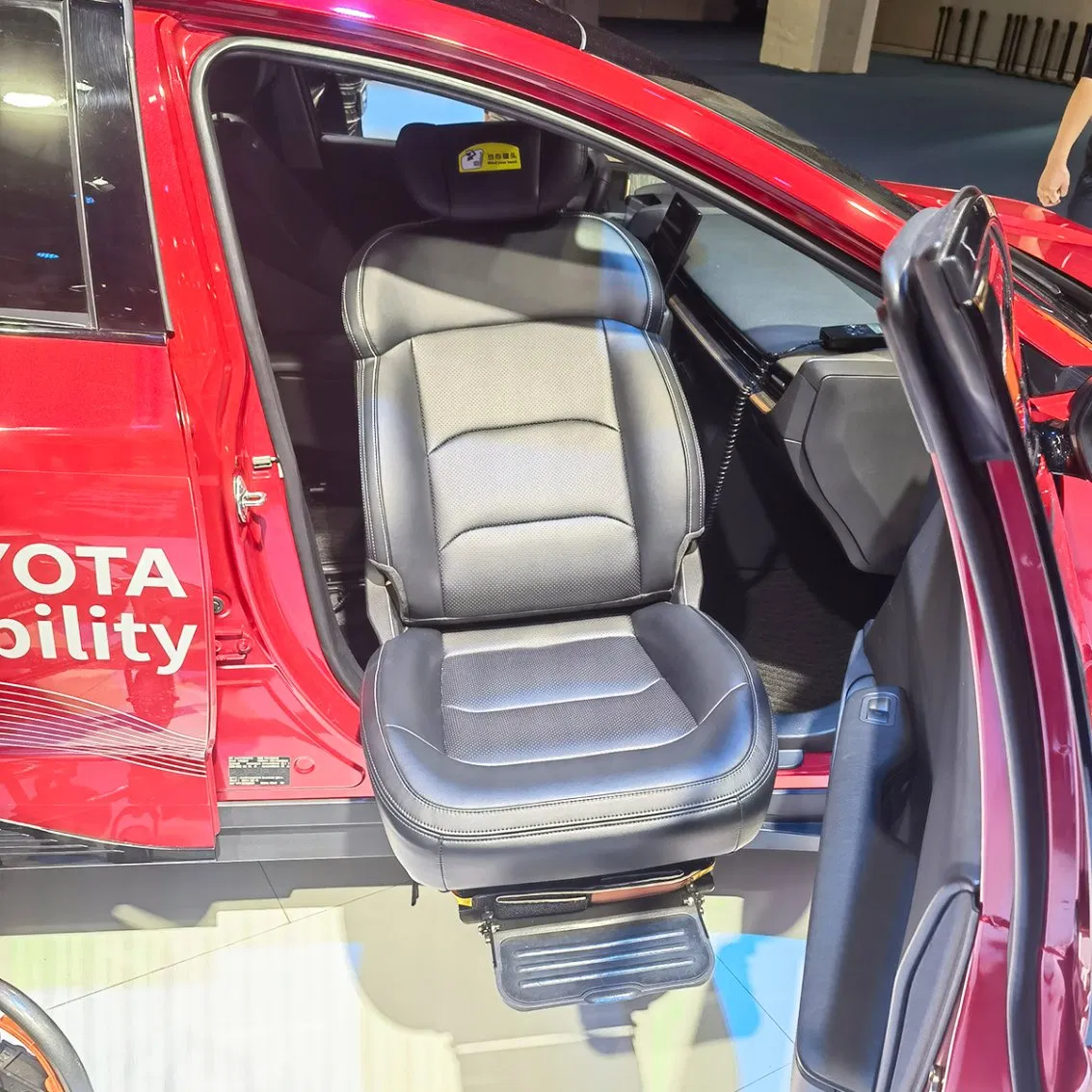 Электрическое сиденье с поворотом вправо для инвалидов и пожилых