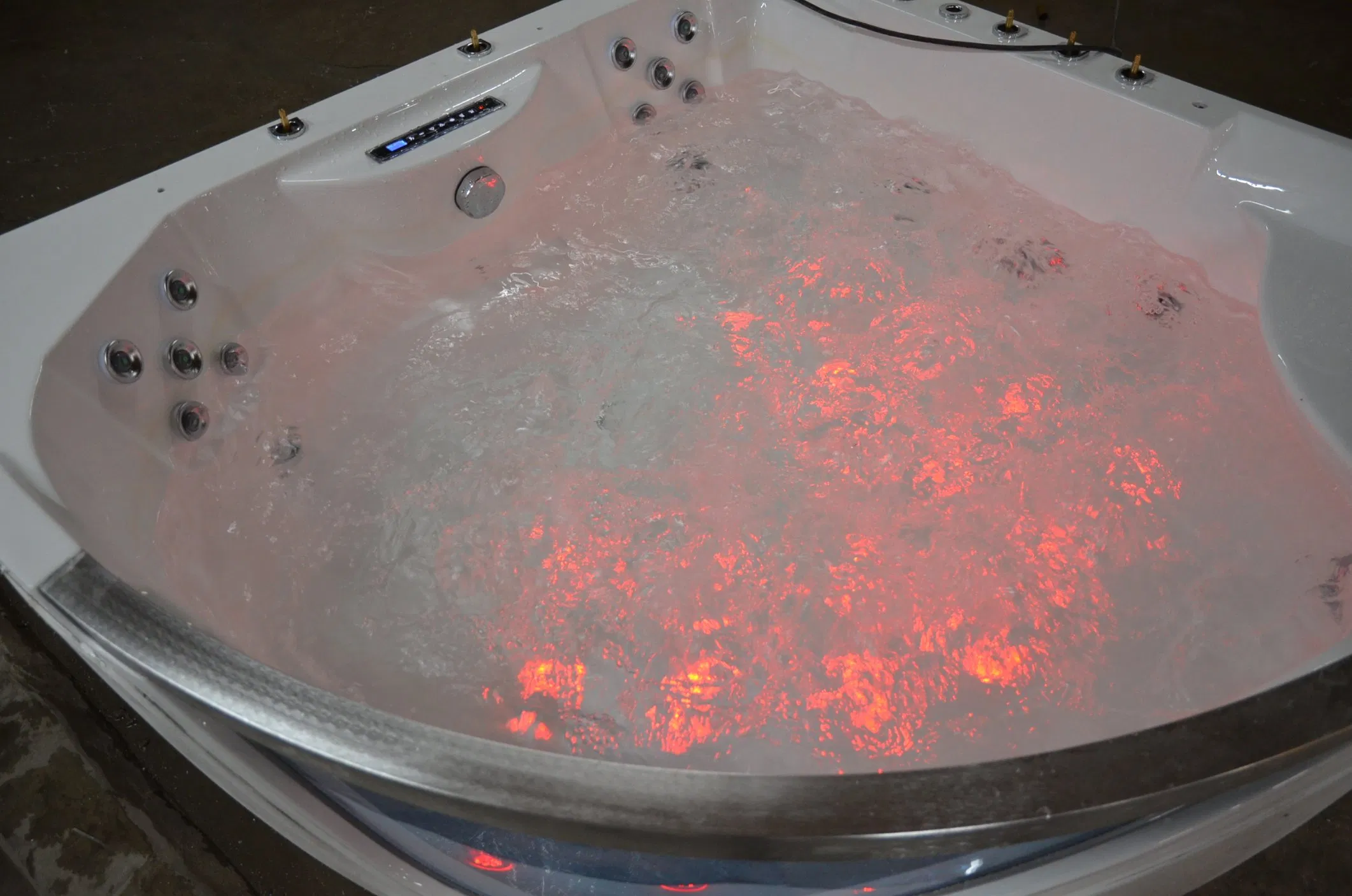 Угловая акриловая ванна Southsea 150x150 см с гидромассажем