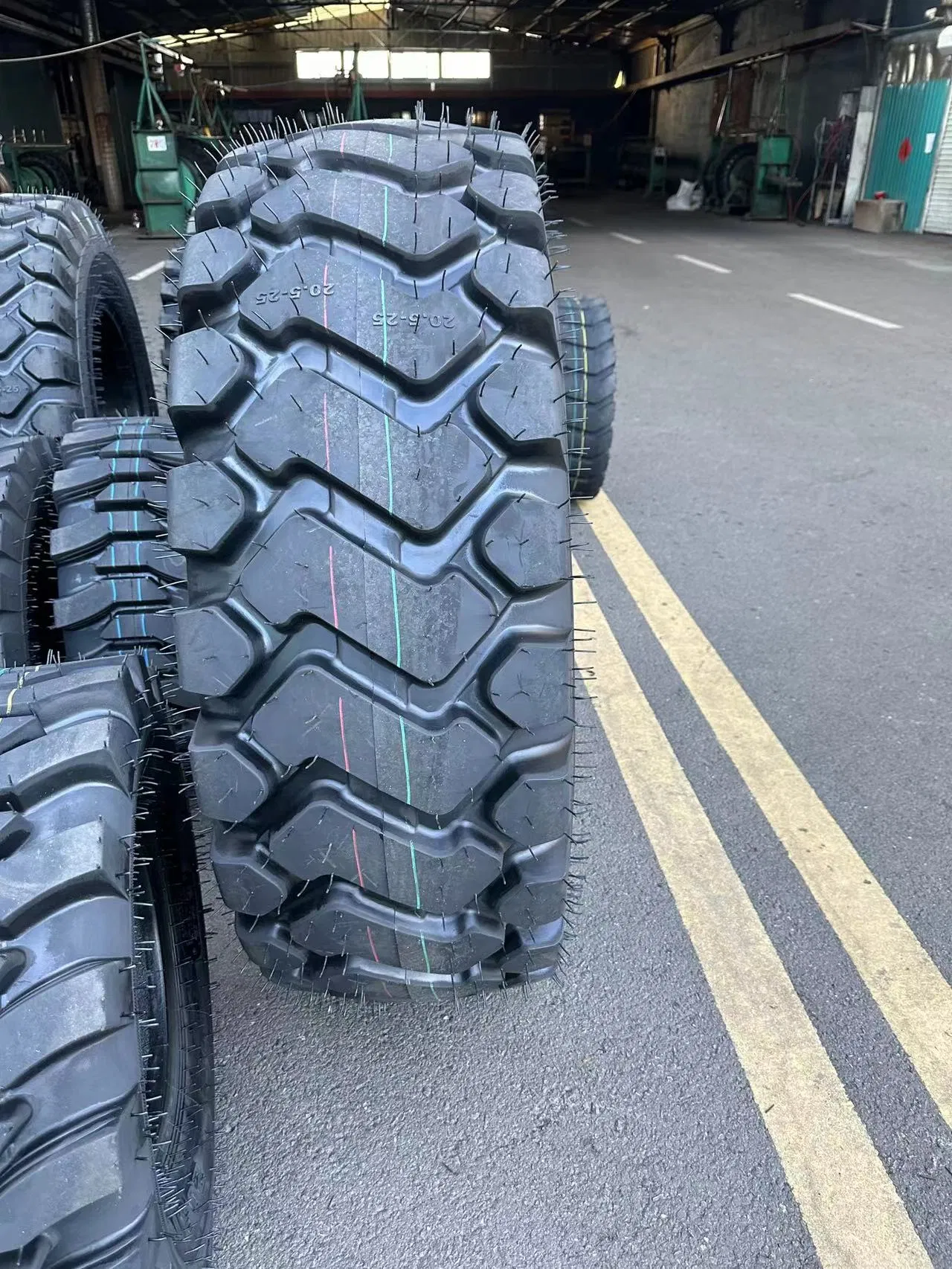 Шины для спецтехники OTR с камерами и дисками 11R22.5, 295/80R22.5, 17.5-25, 23.5-25