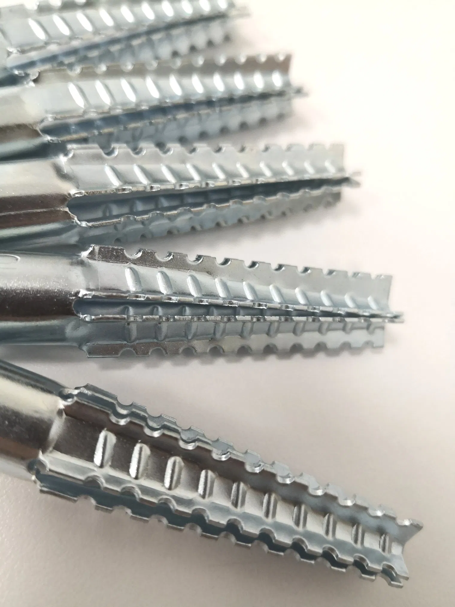 Carbon Steel Metal Anchor for Hammering Into Aerated Concrete Saw Anchor Yellow/White Zinc Plated 5X30/6X32/8X38/8X60/10X60