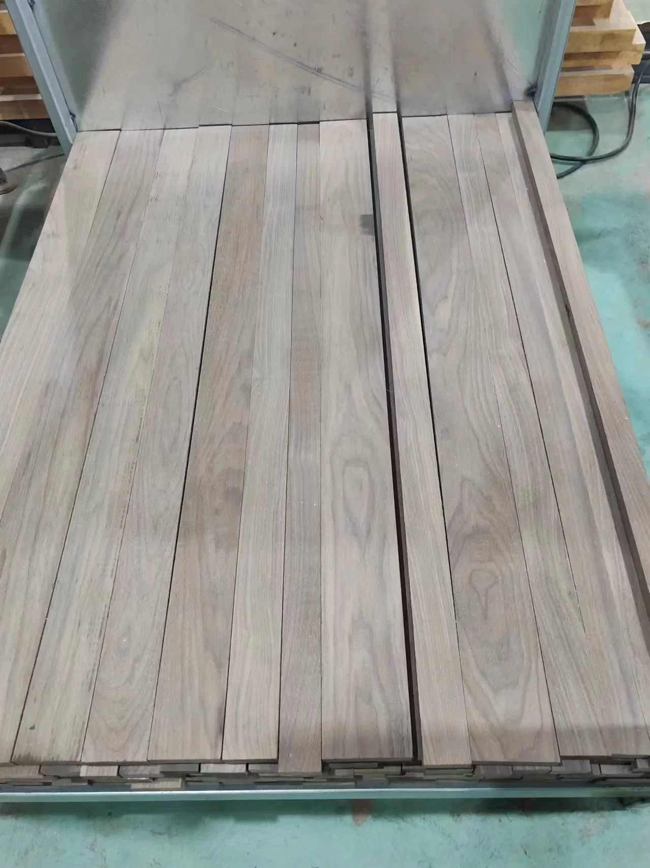 Customized High Quality Wisconsin Black Walnut Solid Wood Slat Board for Furniture