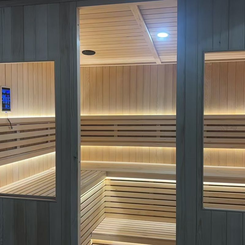 Уличная сауна-куб с окнами из хемлока