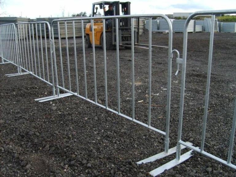 Security Portable Steel Metal Road Safety Pedestrian Used Crowd Control Security Barrier Fence Panel Temporary Traffic Barriers for Concert
