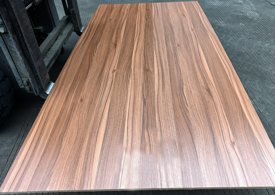 15mm Embossed Melamine MDF Board for Home/Hotel Furniture