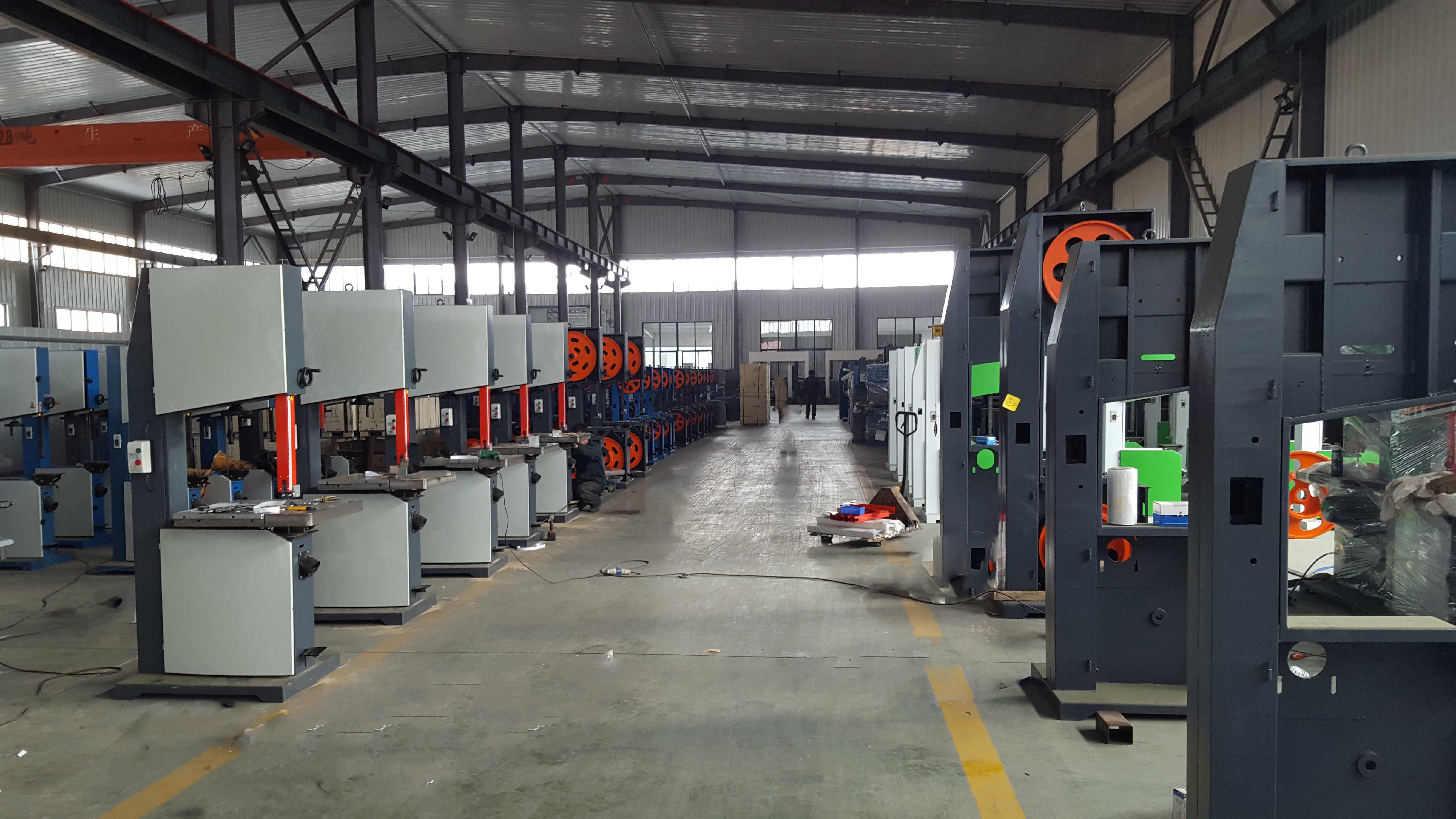 Станок ленточнопильный вертикальный по дереву MJ398B