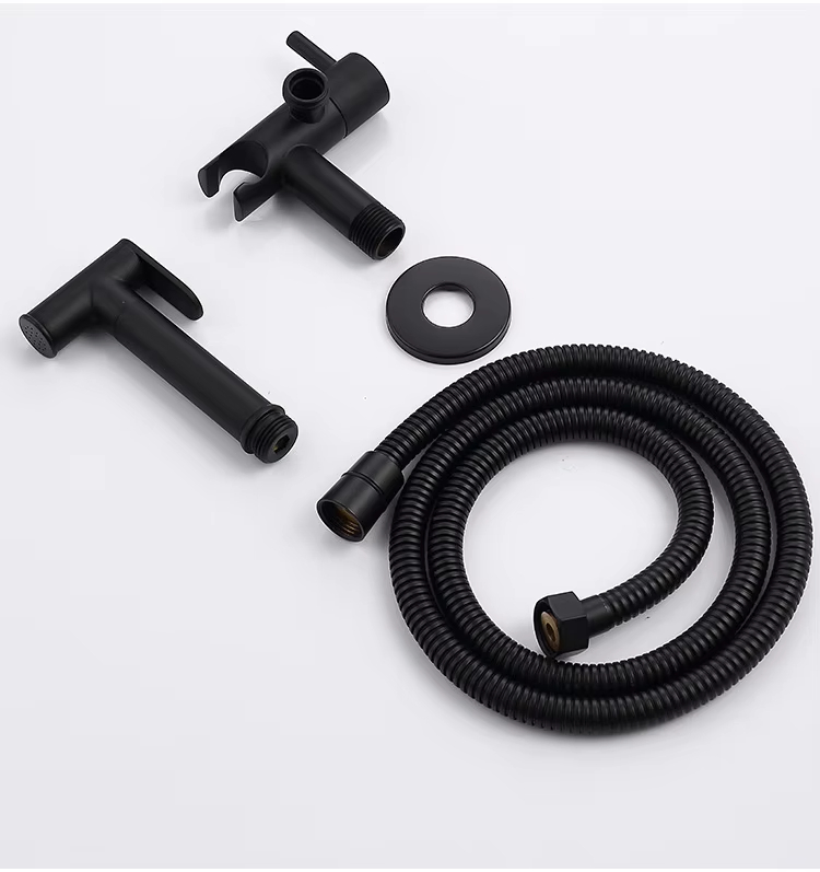 Смеситель для биде настенный с гибким шлангом