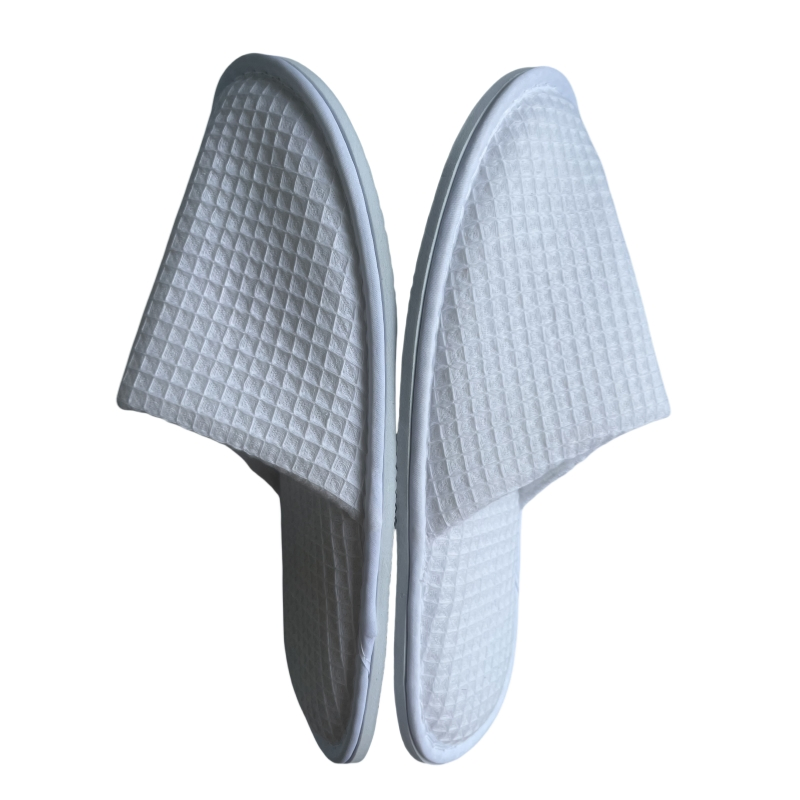 Customized Logo and Comfortable Hotel Slippers Thick Antislip Sole