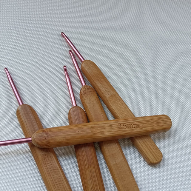 Ergonomic Crochet Hooks with Bamboo Grip Bamboo Knitting Needles