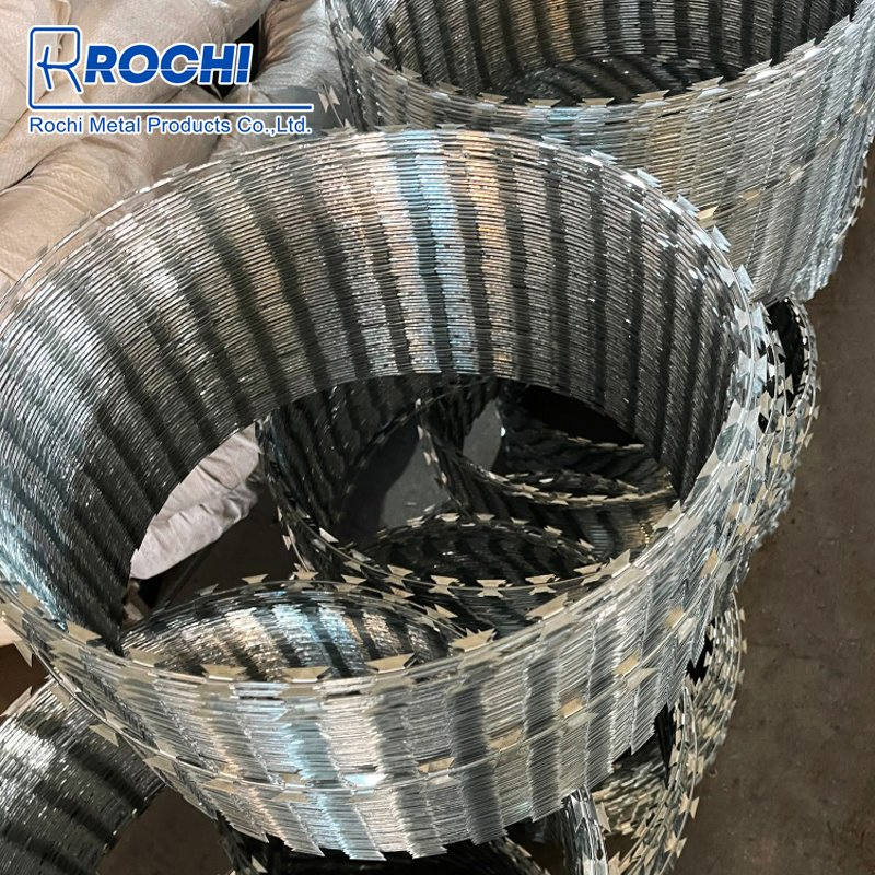 Rochi Factory Wholesale PVC-Coated Bto-22 Concertina Razor Barbed Wire 450mm for Farm Fence