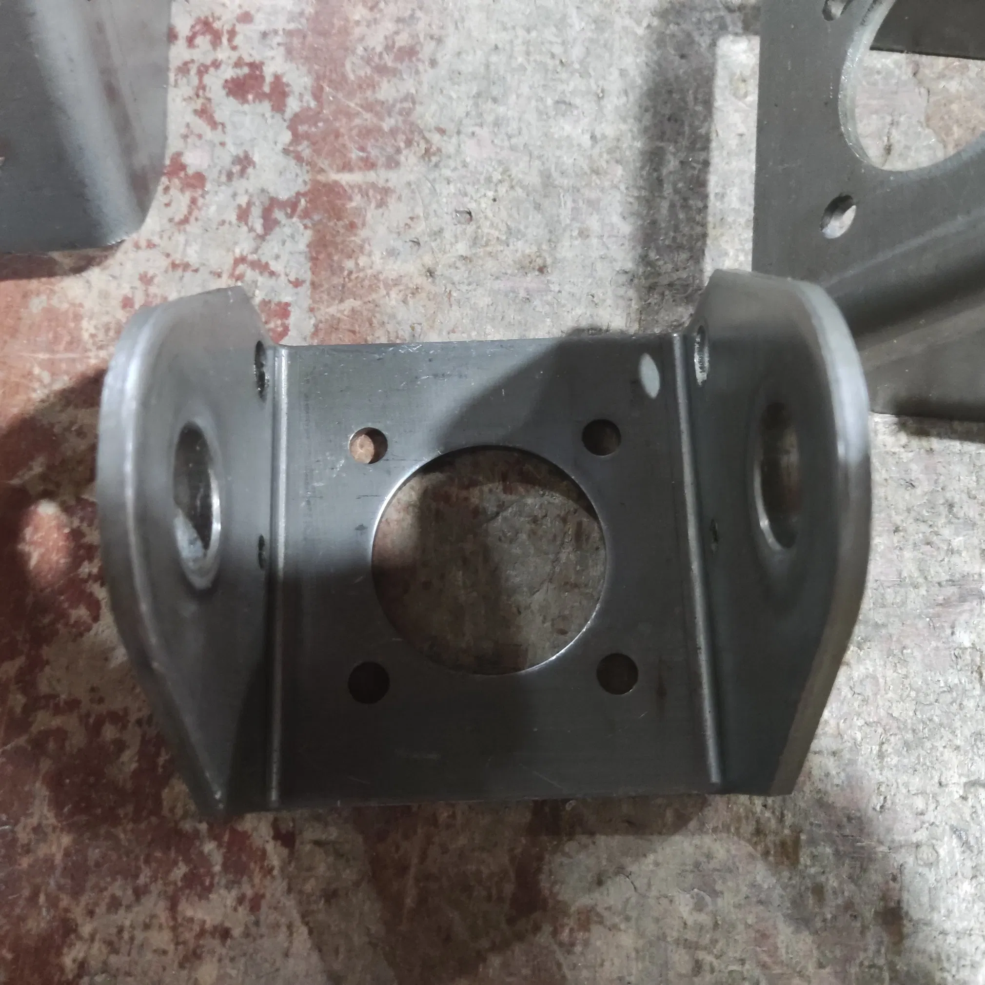 U-образный фланец-кронштейн для авто, штамповка