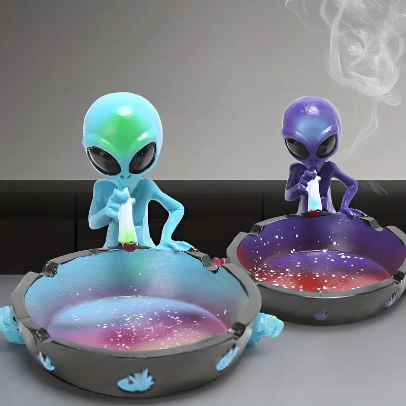 Wholesale Fantasy Gifts Ornament Resin Multicolor Alien Smoking Ashtray