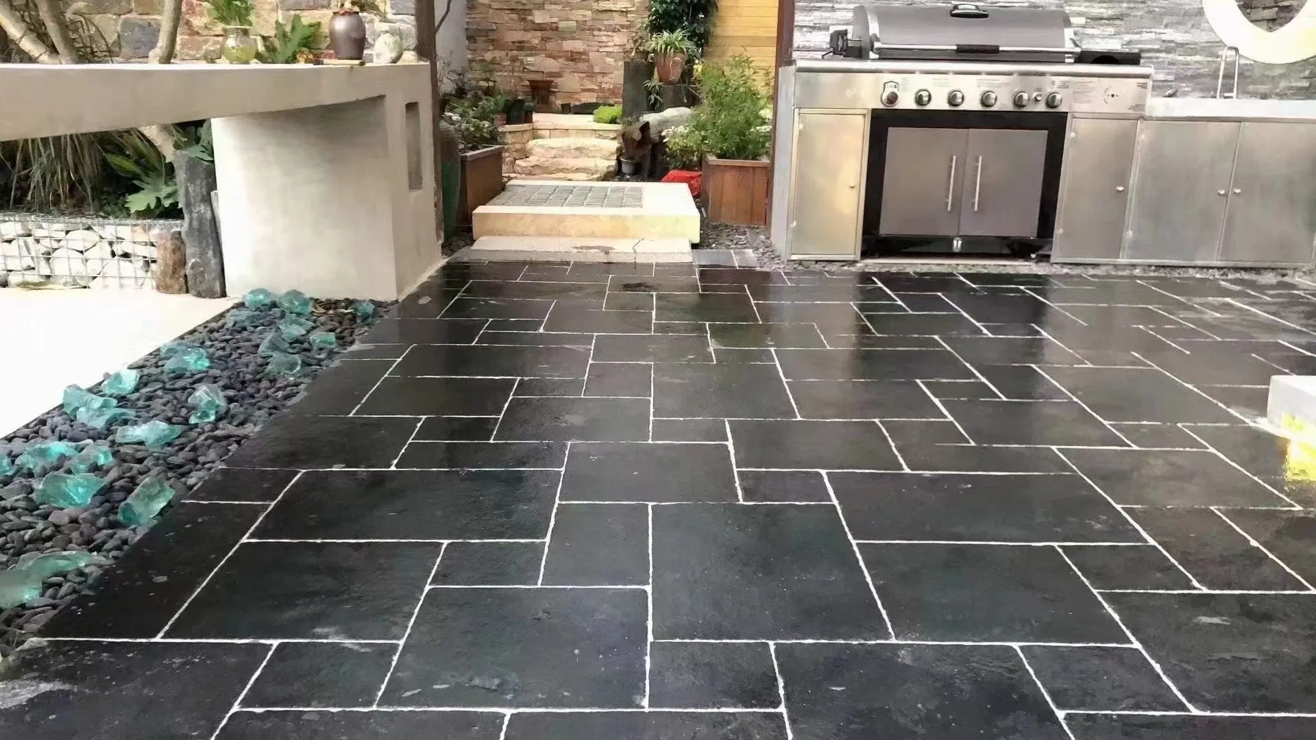 Honed/Tumbled Black Limestone Slab for Floor Paving and Patio French Pattern