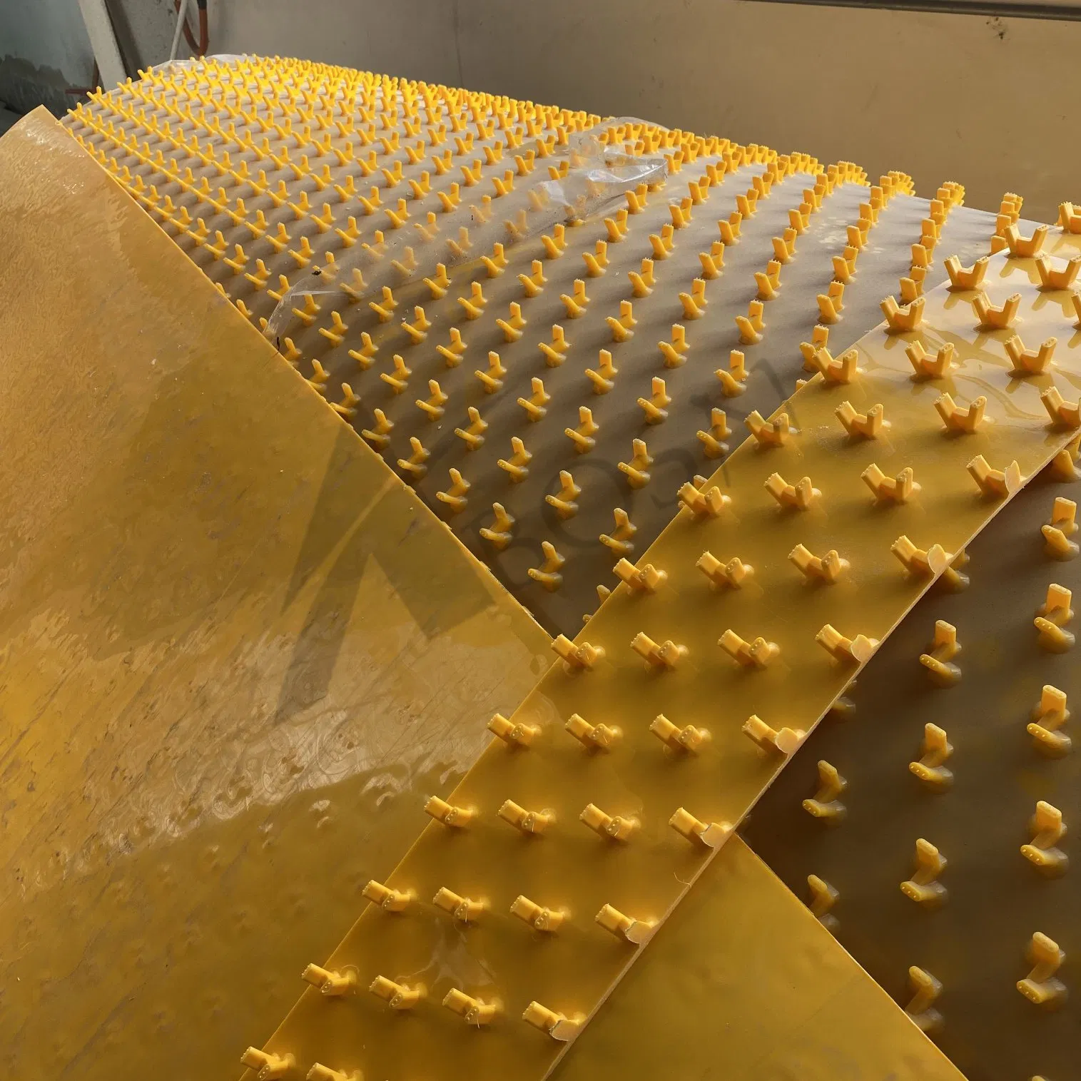 Геомембрана HDPE желтая для гидроизоляции бетонных плит