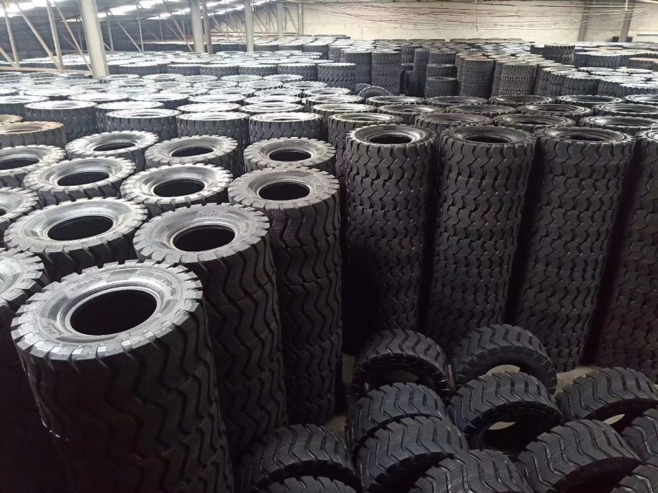 20.5/70-16 Off-Road Tyre