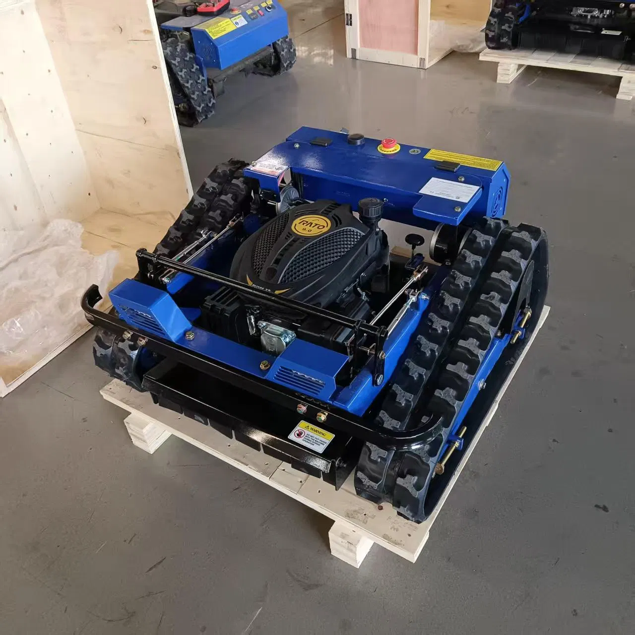 Робот-газонокосилка с GPS и пультом ДУ