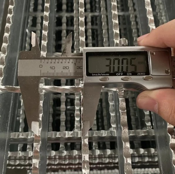 Professional 30*5 32*5 32*3 Galvanized Steel Grating Supplier