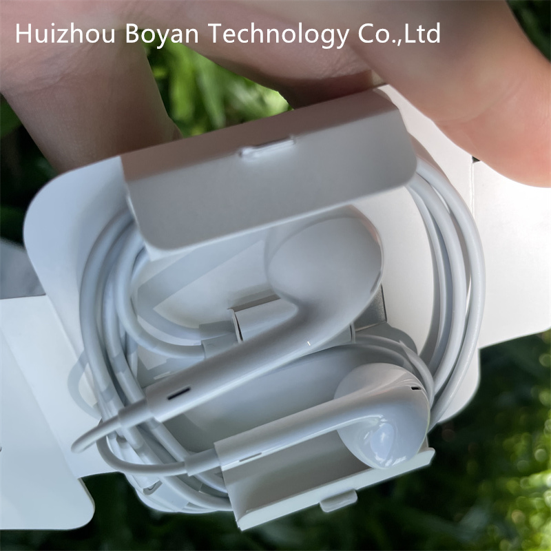 Наушники Earpods с разъёмом Lightning