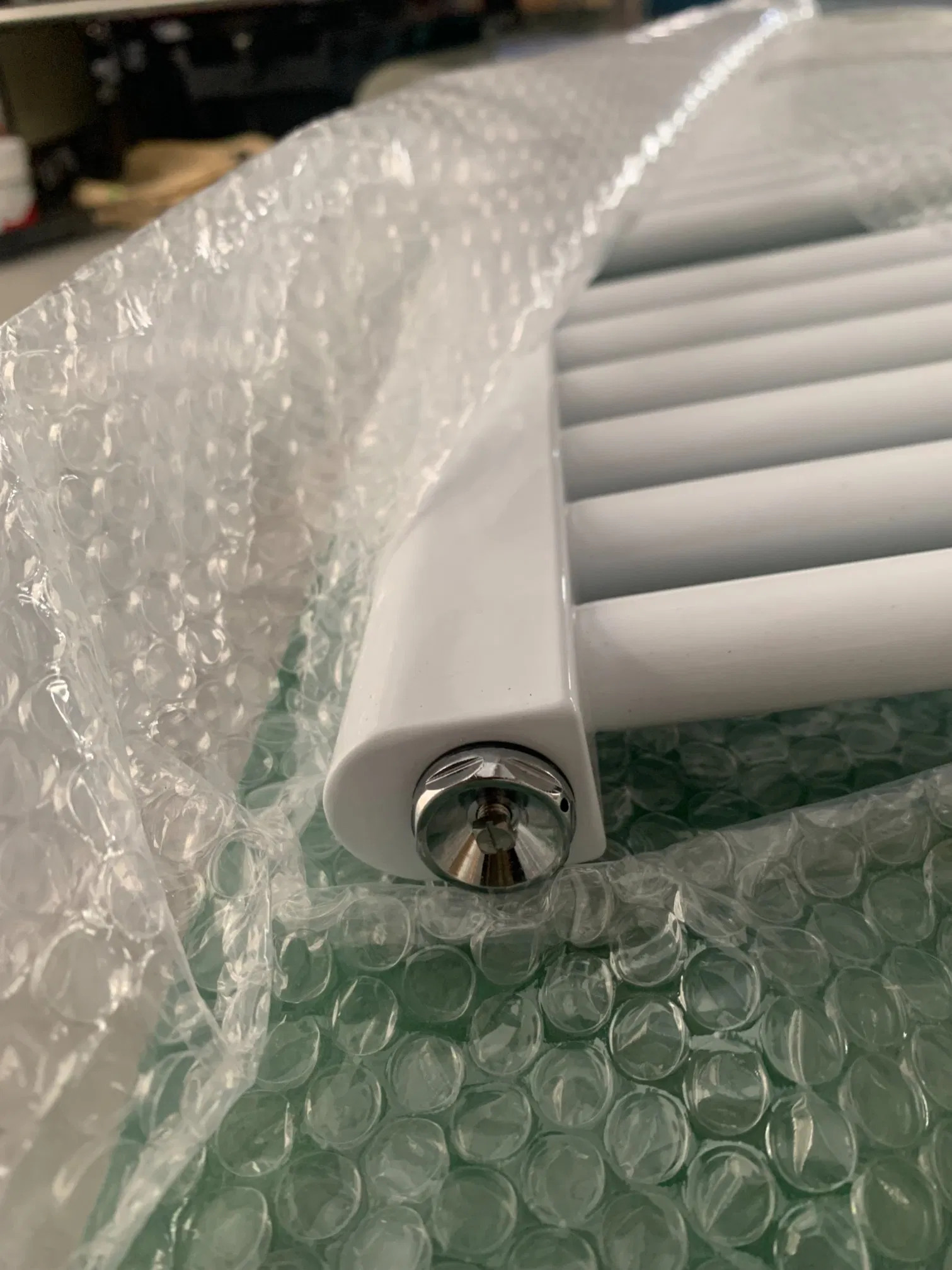 White Color Powder Coating Towel Rack Towel Radiator with Wall Mounting Hanger