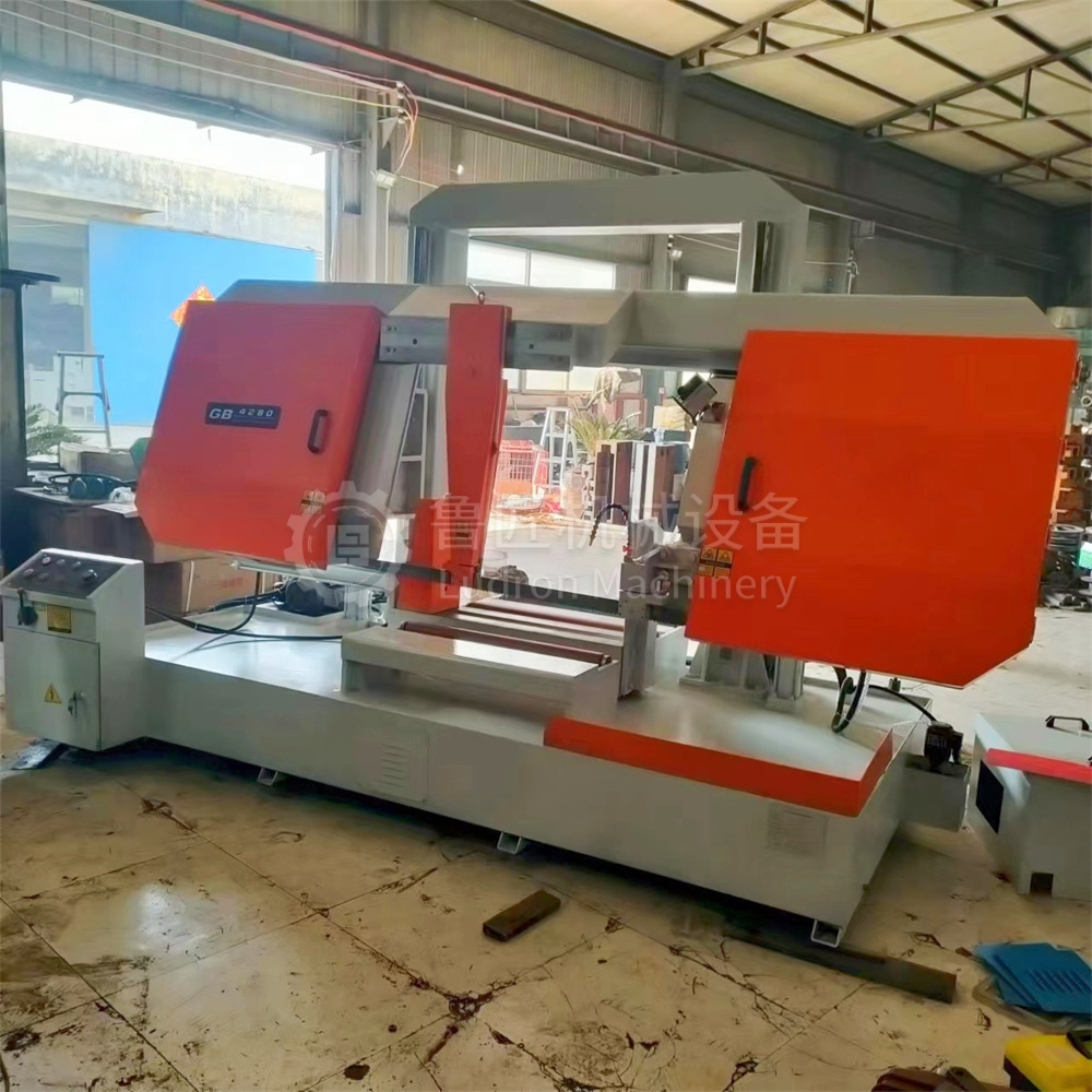 Ленточная пила по металлу автоматическая