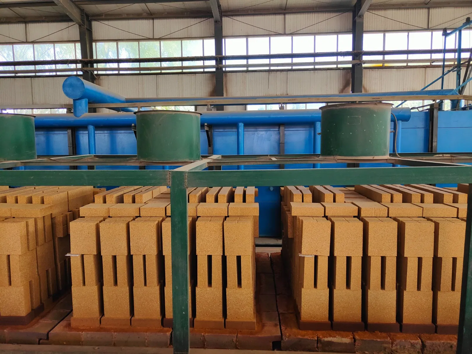 Магнезито-шпинельный огнеупорный кирпич для цементной печи