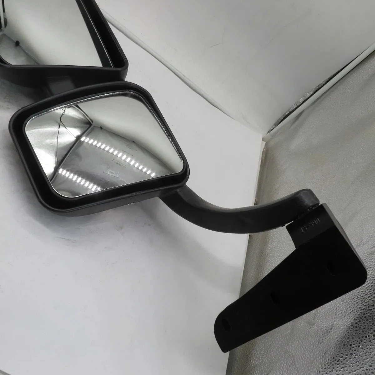 Sinotruk HOWO Truck Parts, Side Mirror (Rearview Mirror) WG1642770001, WG1642770003