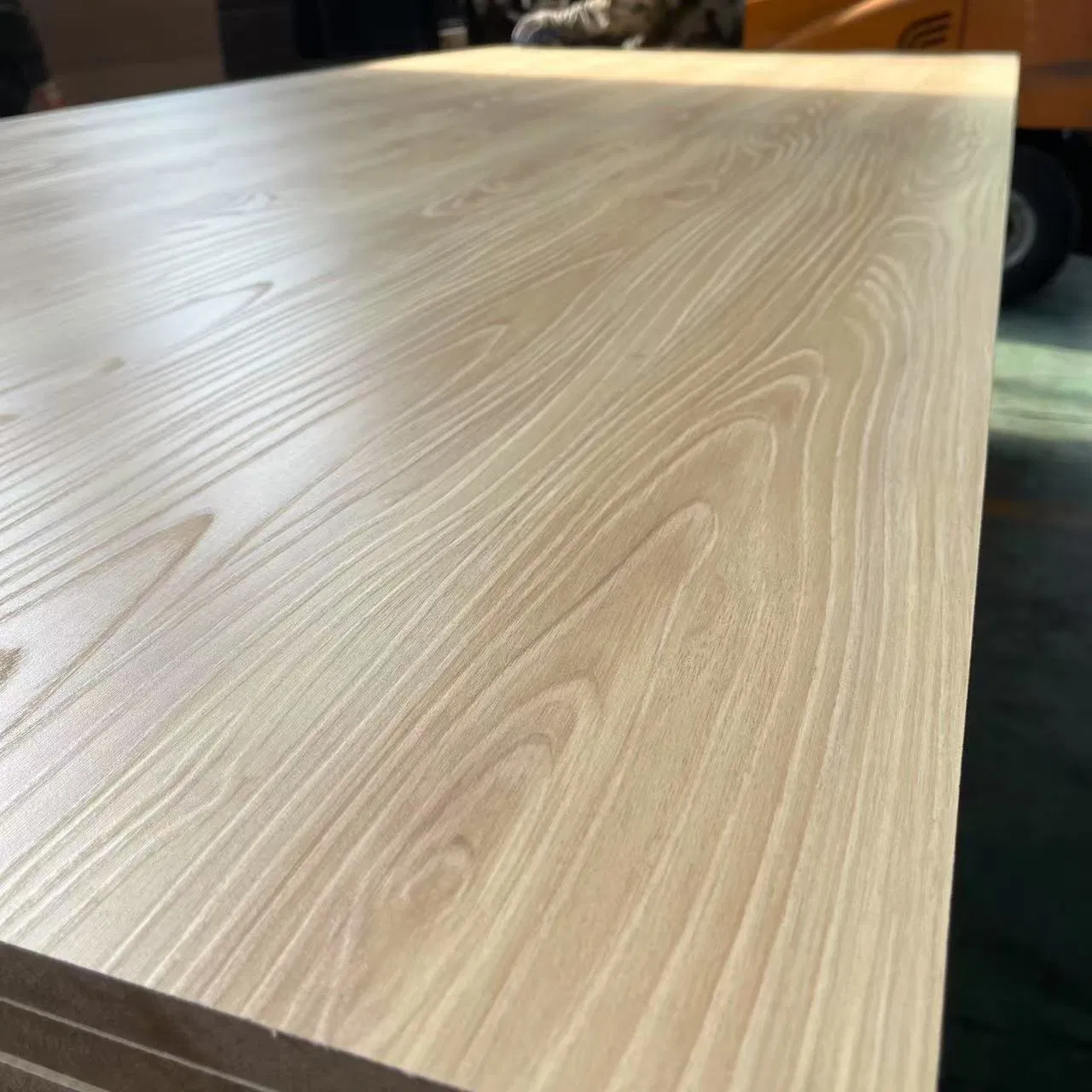 High-Quality 18mm Waterproof Laminated 1220X2440mm Melamine Faced Plywood Board for Furniture & Interior Design
