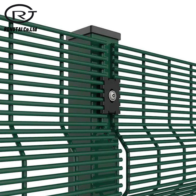 PVC Welded Galvanized Iron Wire Mesh Panel Garden Perimeter Fencing