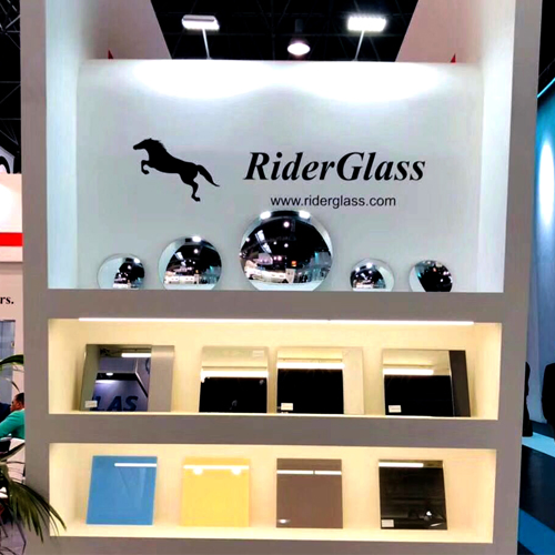 China Qingdao Aluminium and Silver Mirror Glass Price M2