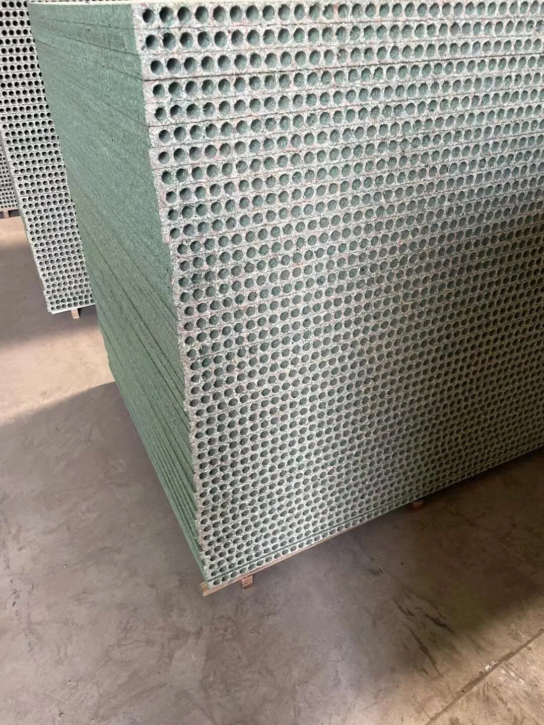 Moisture Proof Hollow Particleboard 2090*1180 mm Hollow Chip Board