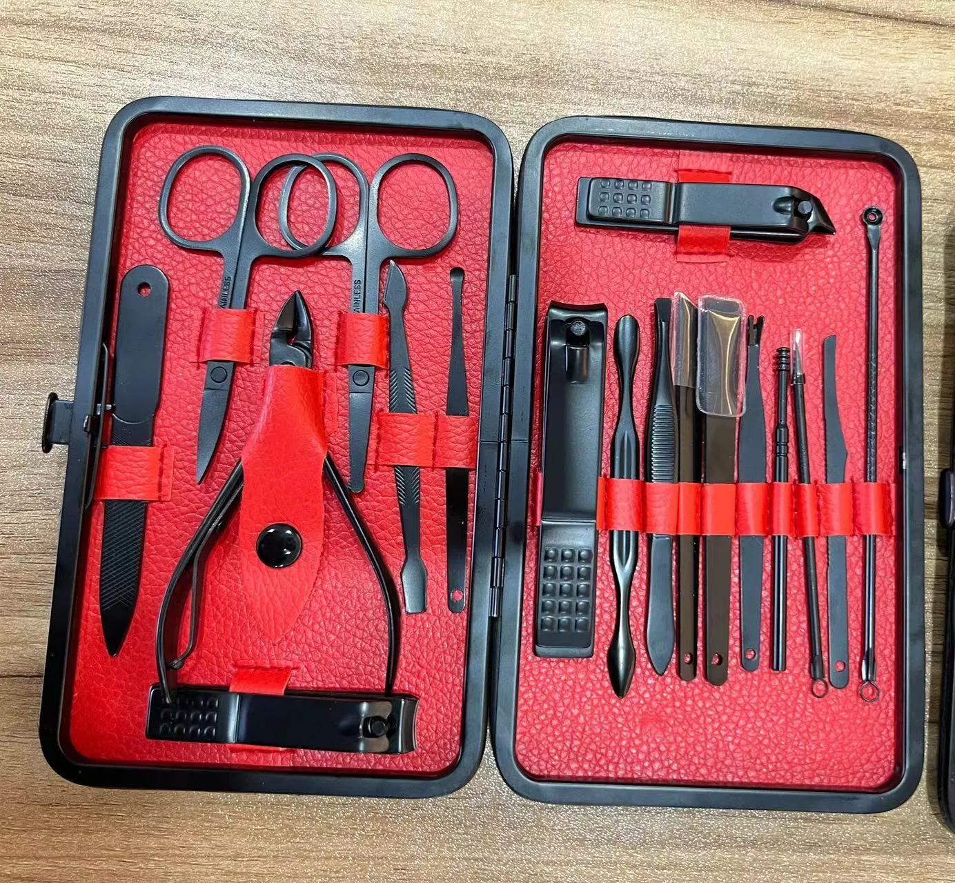 ODM/OEM Available 18-Piece Manicure Pedicare Set for Person Care Beauty (SE-M306)