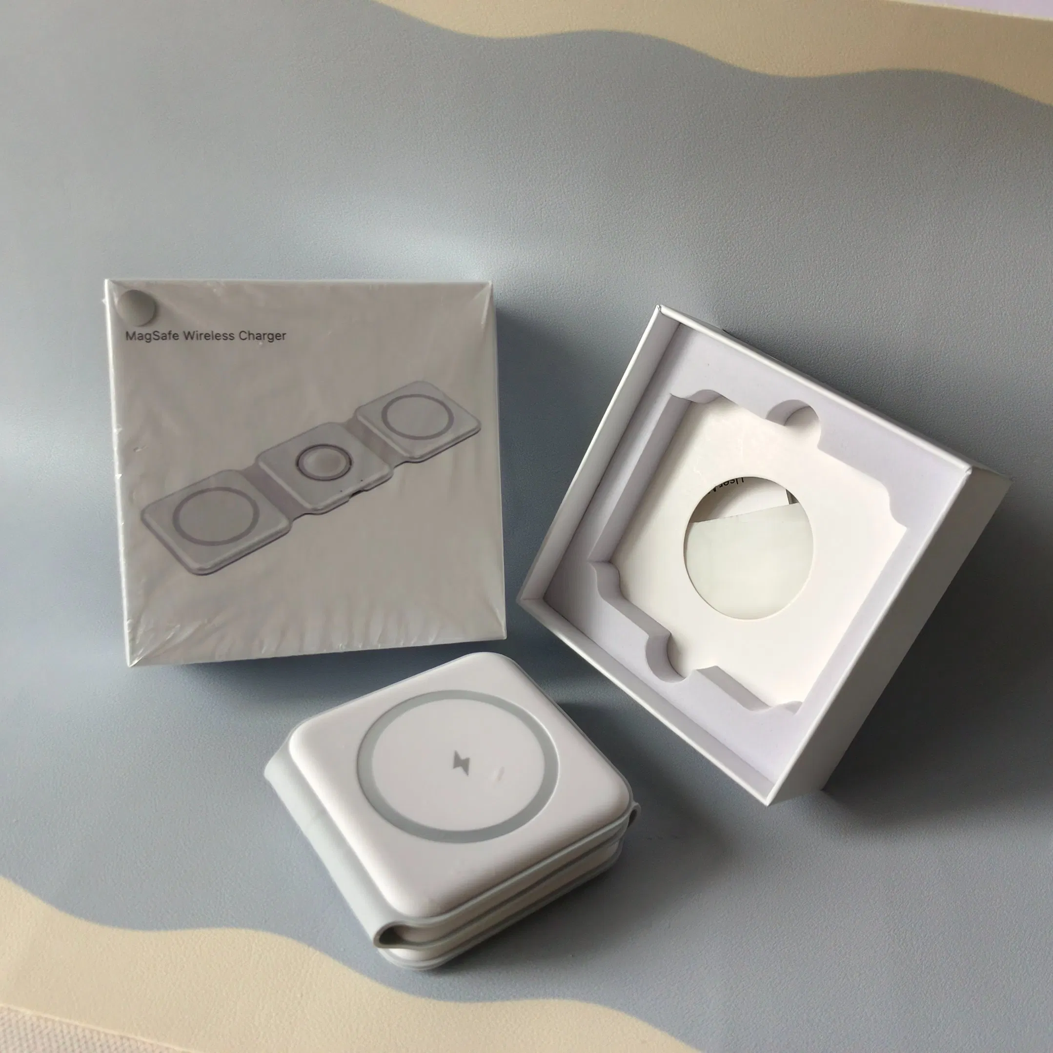 Магнитный зарядник MagSafe 3-в-1 для iPhone, 20W