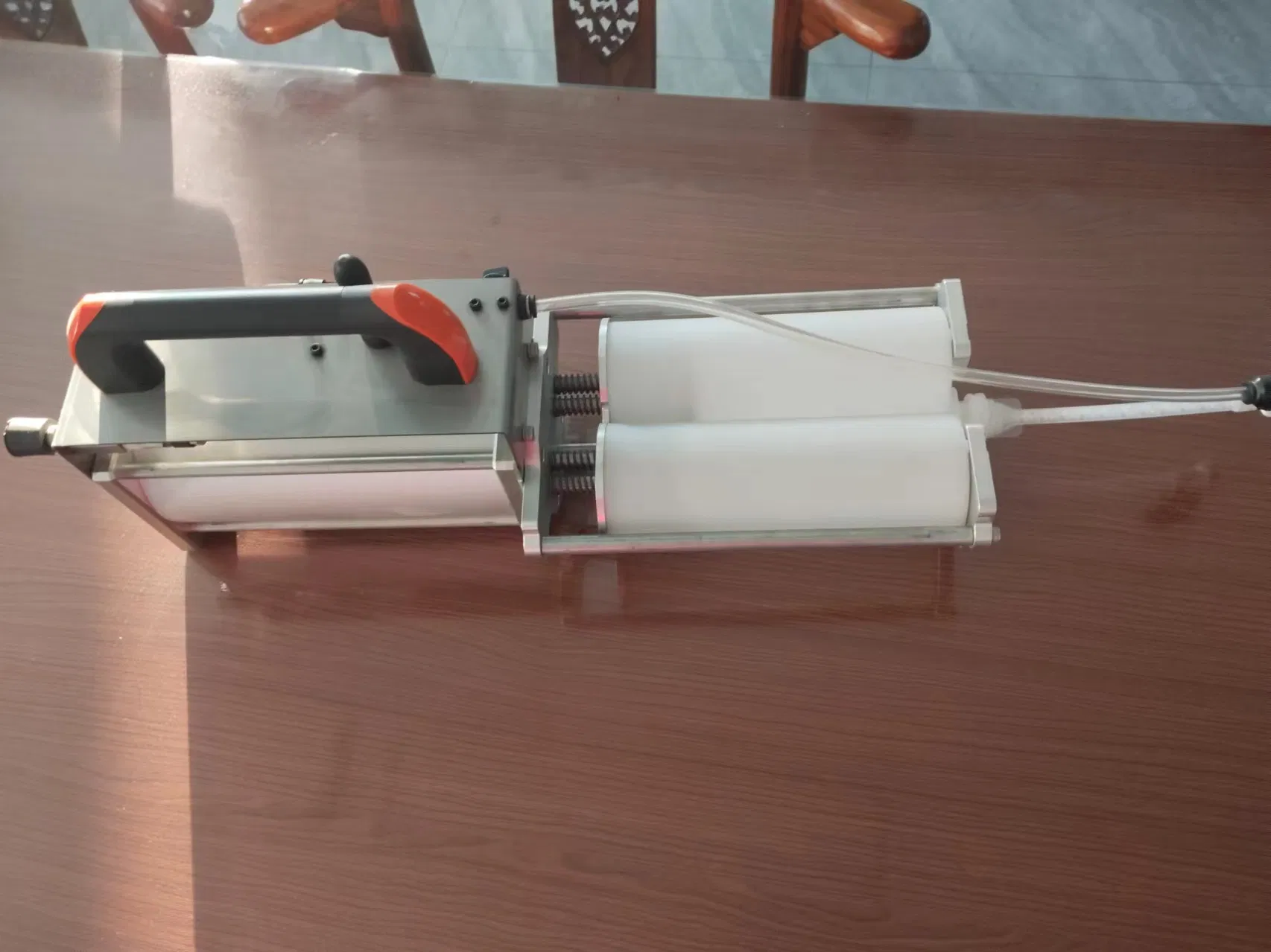 Пневматический пистолет для холодного напыления полимочевины