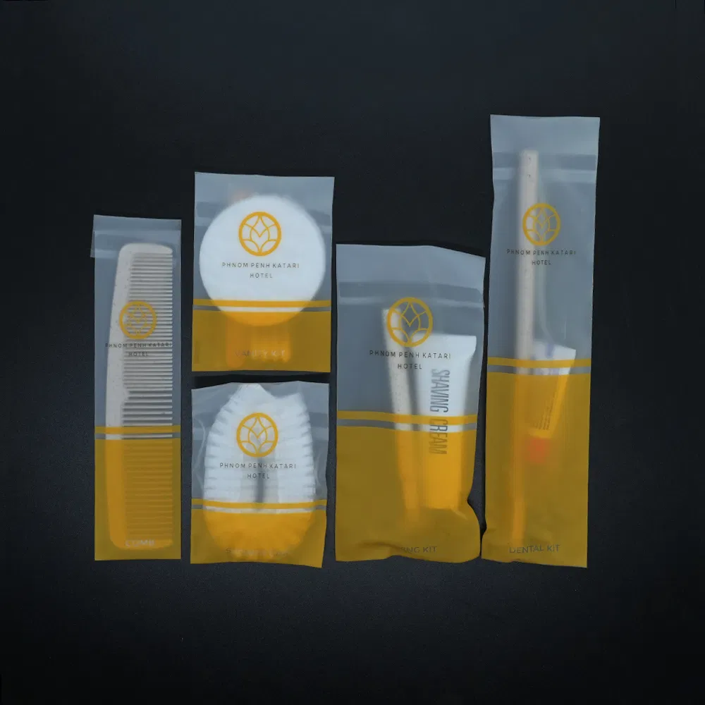 Hotel Amenities Kits in HDPE Frosted Bag for Guest Room Using