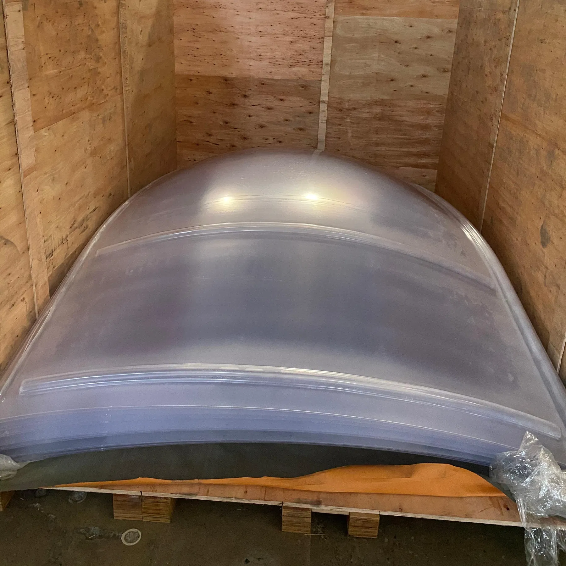 Dreamy Outdoor Bubble Room Featuring a Transparent Starry Sky Design