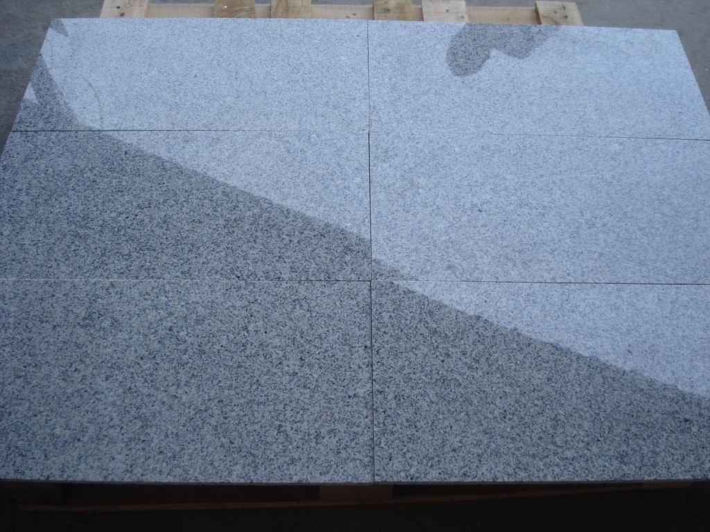 Natural Stone Light Grey Granite for Tile/Slab Wall/Floor/Cladding/Paving/Cube/ Steps/Risers