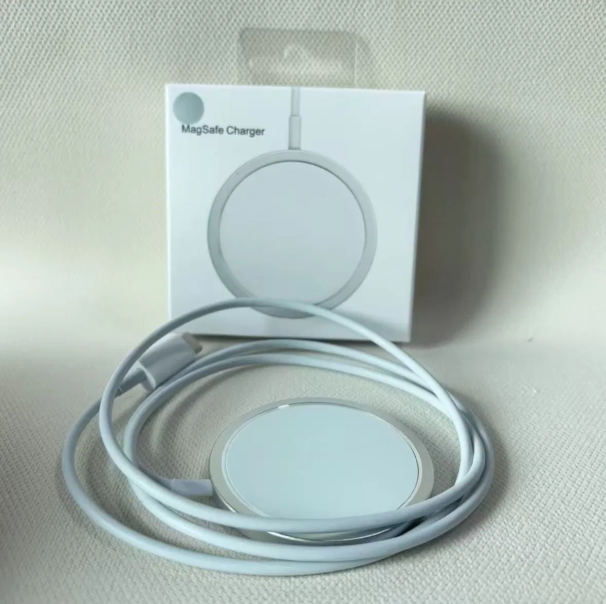 Магнитный чехол-книжка для iPhone 12-15 с поддержкой MagSafe
