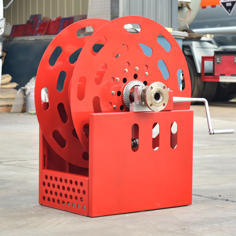 Compact and Lightweight Manual Hose Reel for Efficient Storage