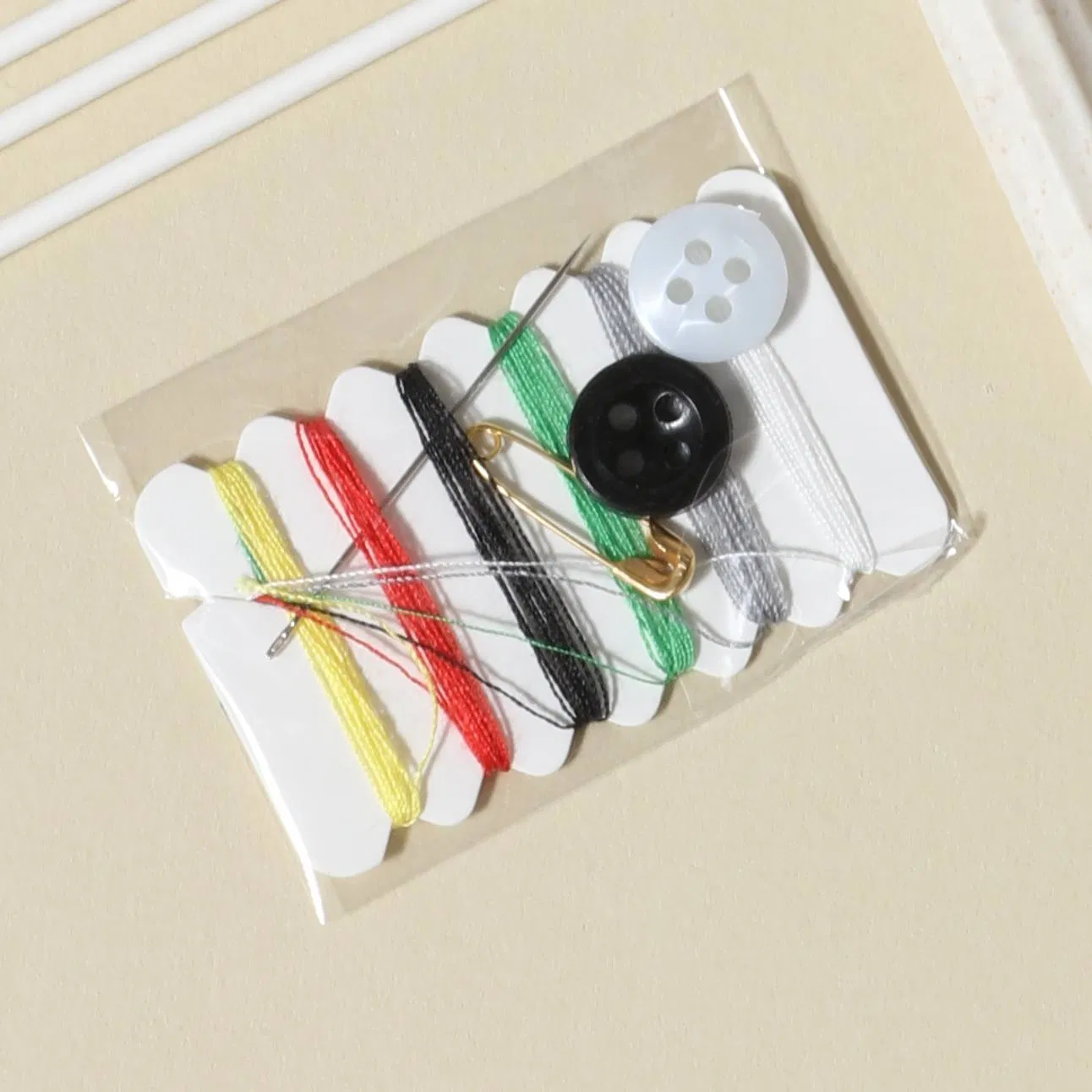 Hotel Amenities High Quality Disposable Sewing Kit Eco-Friendly Kraft Paper Box