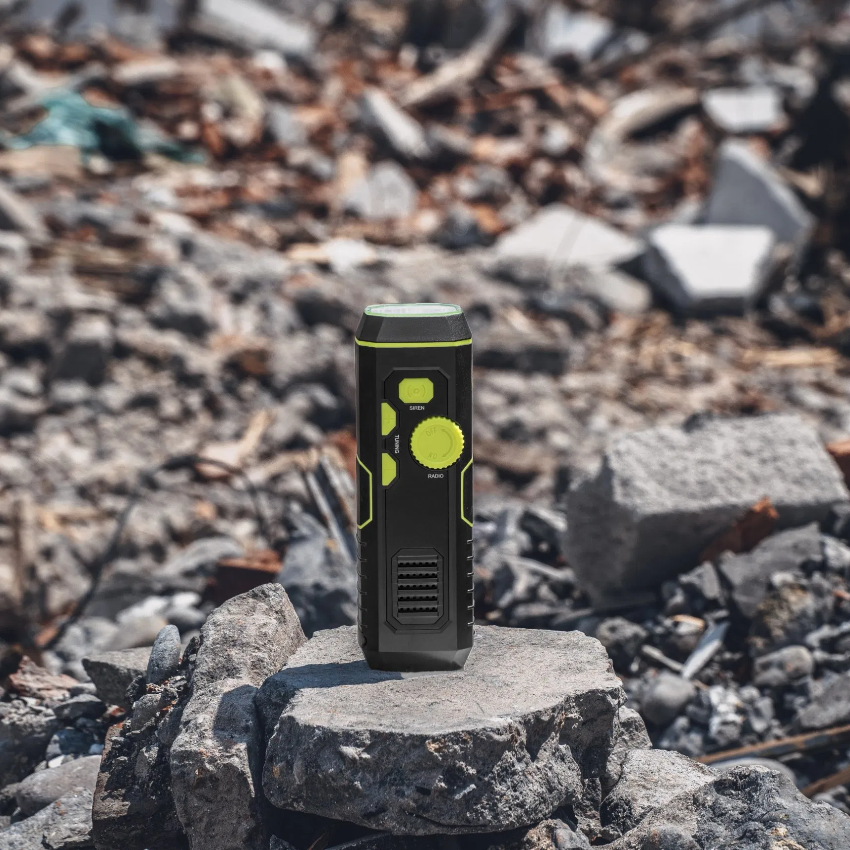 Ручное радио с фонариком и зарядкой