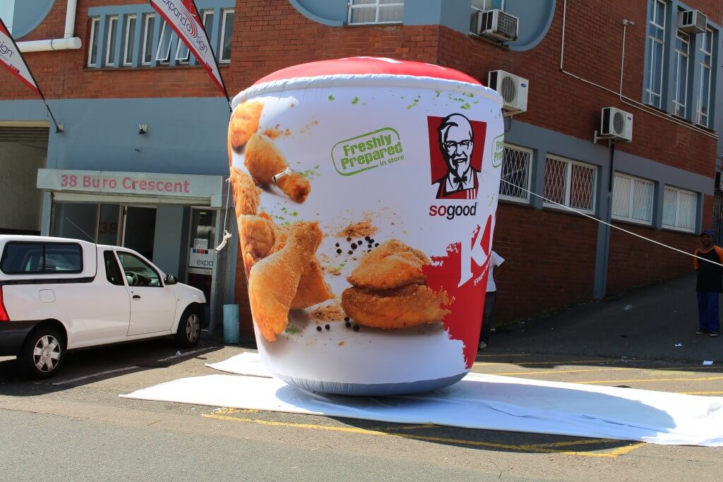 Boyi Food Decoration Inflatable Chicken Bucket Advertising Brand Inflatable Fried Chicken