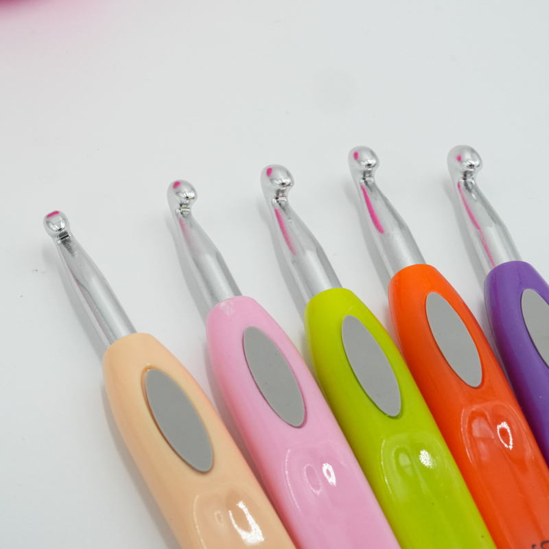 Plastic Handle Aluminum Crochet Hook Set