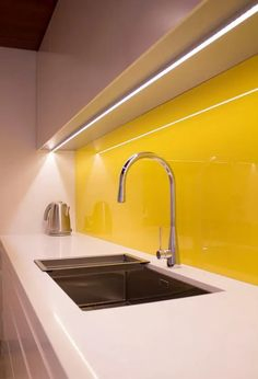 3-10mm High Quality Blue Red White Black Colors Lacquered Glass for Kitchen Cabinet Door