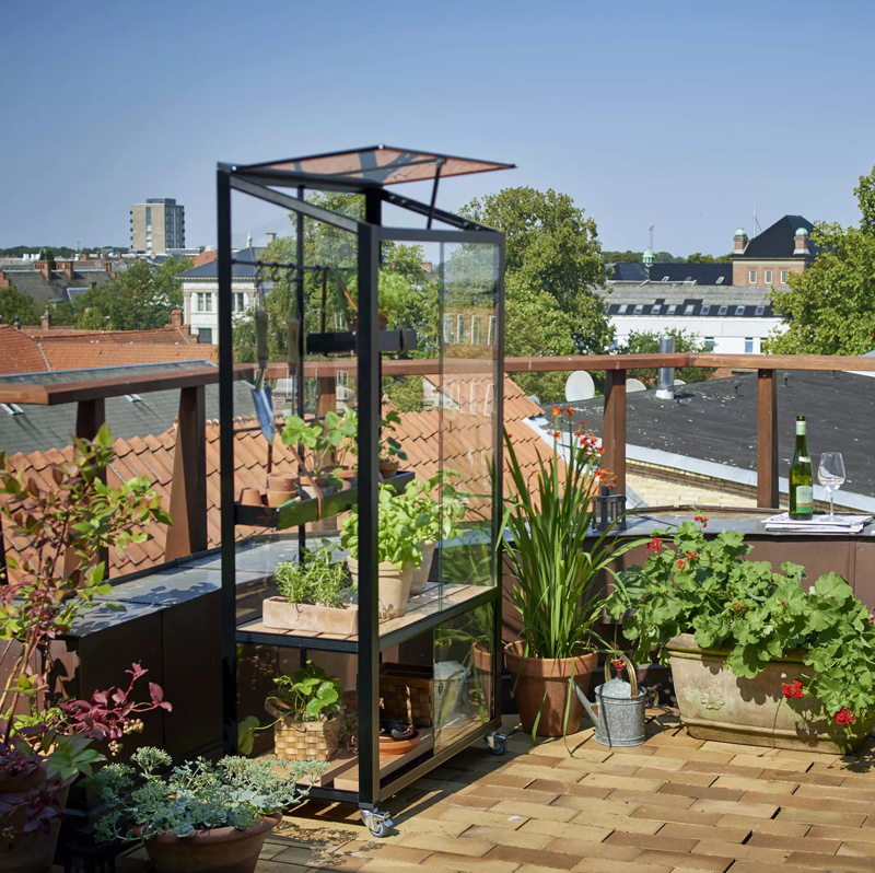 Металлическая цветочная этажерка-теплица для сада