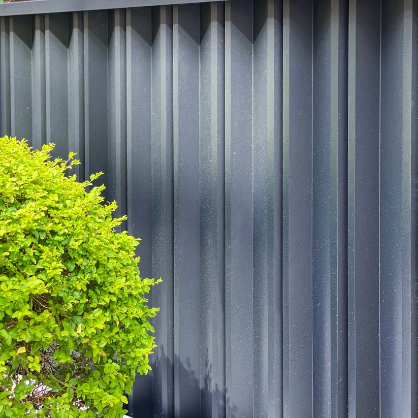 Customizable Aluminum Fence Railing System with Elegant Wooden Case