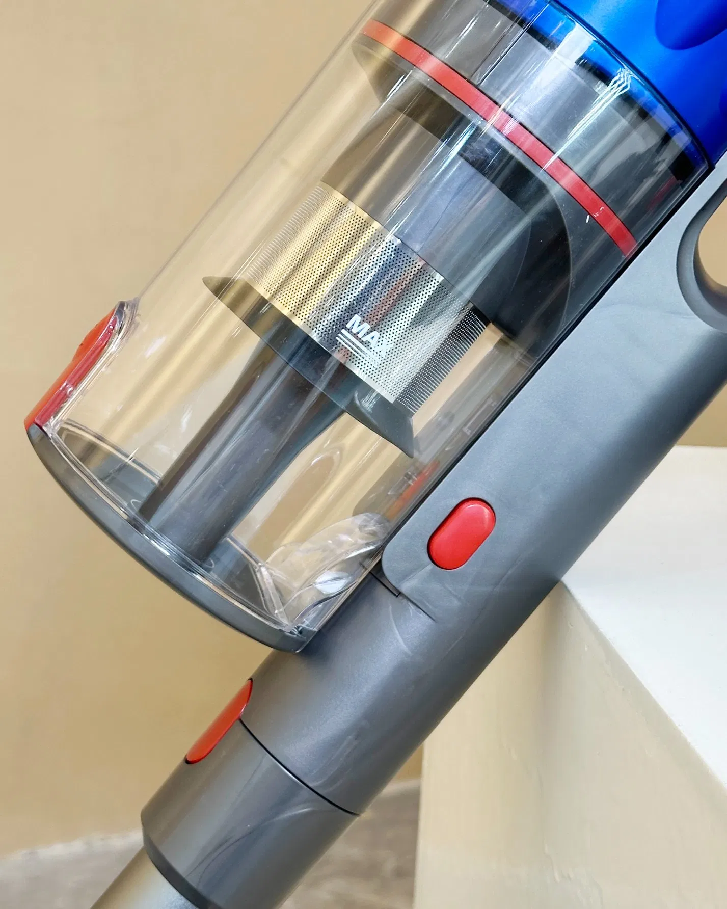 Hot Selling Dy Super Powerful Suction Vacuum Cleaner V15 Detect Fluffy