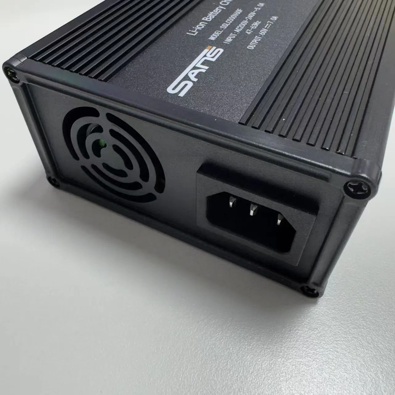 2025 Electric Bike E-Scooter 60V 7A Sans Battery Charger 47-63Hz