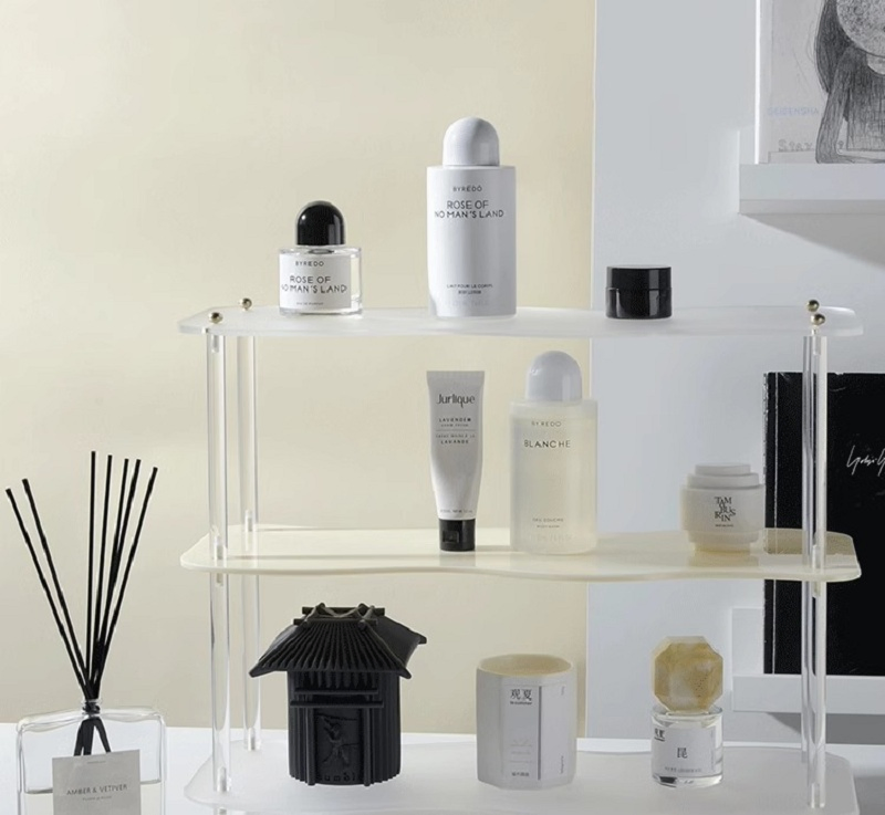 Акриловая 3-х уровневая полка крем с акриловыми стойками