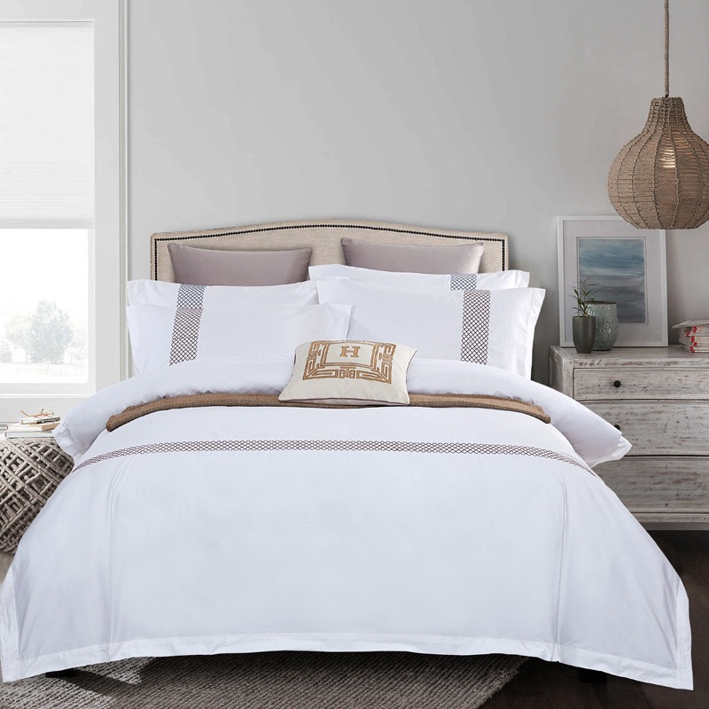 High Quality Home Textile Wholesale OEM/ODM 5 Star Hotel Luxury Bedding Set Colored Embroidery 100%Cotton Bed Sheet White Hotel Bed Linen Microfiber Bedding