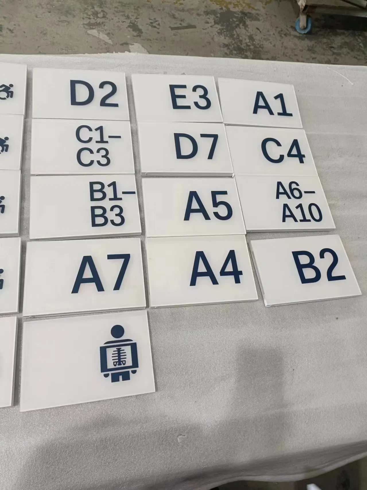 Ada Braille Sign Signage Custom Wayfinding Sign for Mall Toliet