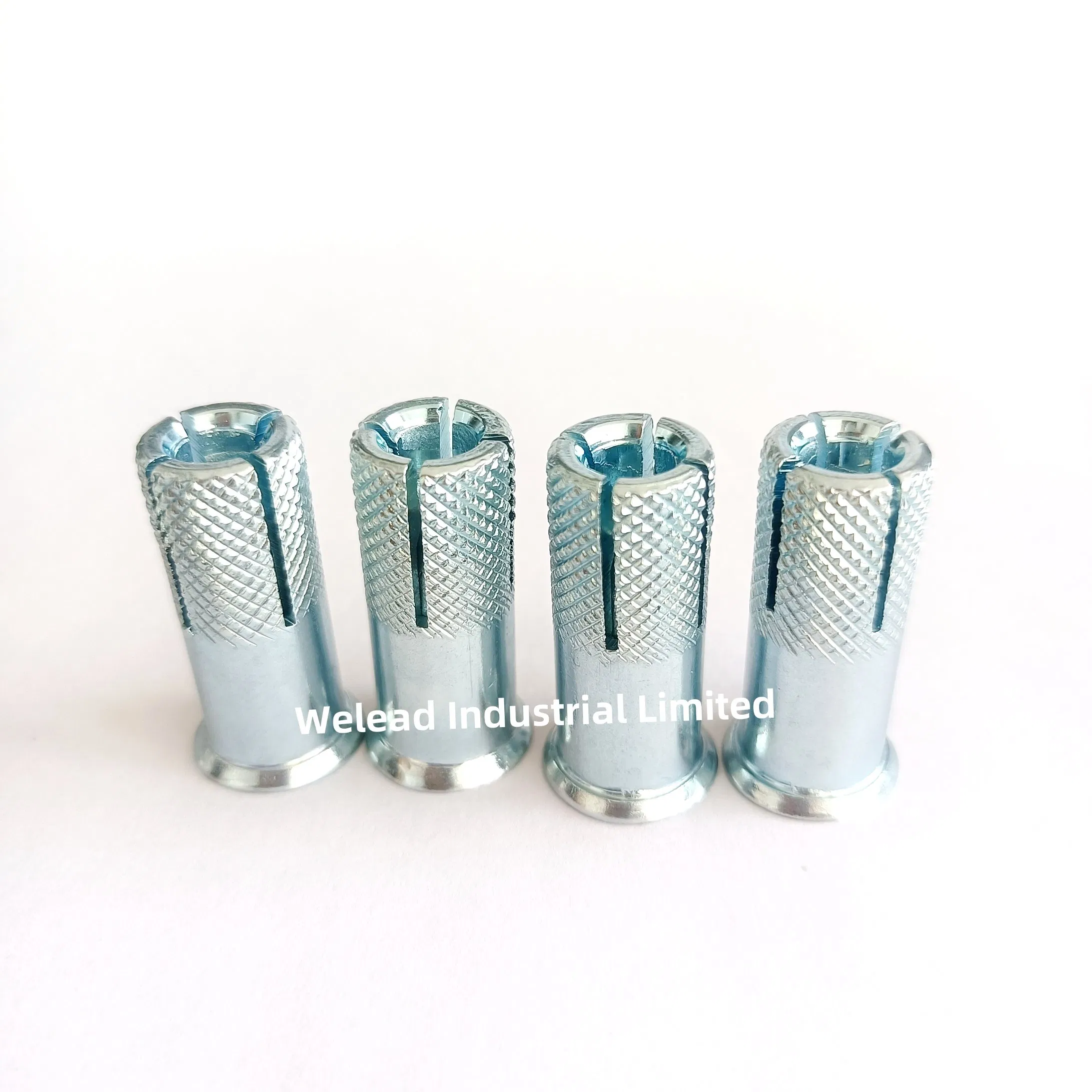 Анкерный болт с гайкой для бетона, оцинкованный